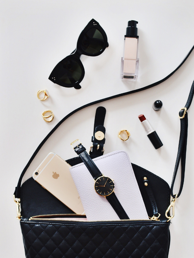 4 Things To Always Keep In Your Purse